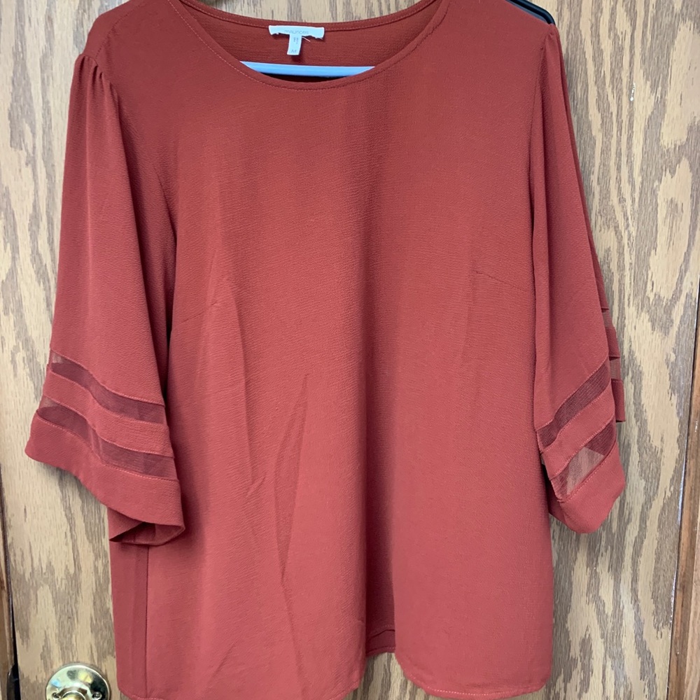 Women’s Maurcies Lace Bell Shirt Size Medium